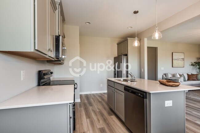 Building Photo - Fantastic 4bd/2ba home! Let yourself in!