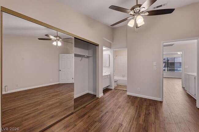 Building Photo - 2410 Pickwick Dr