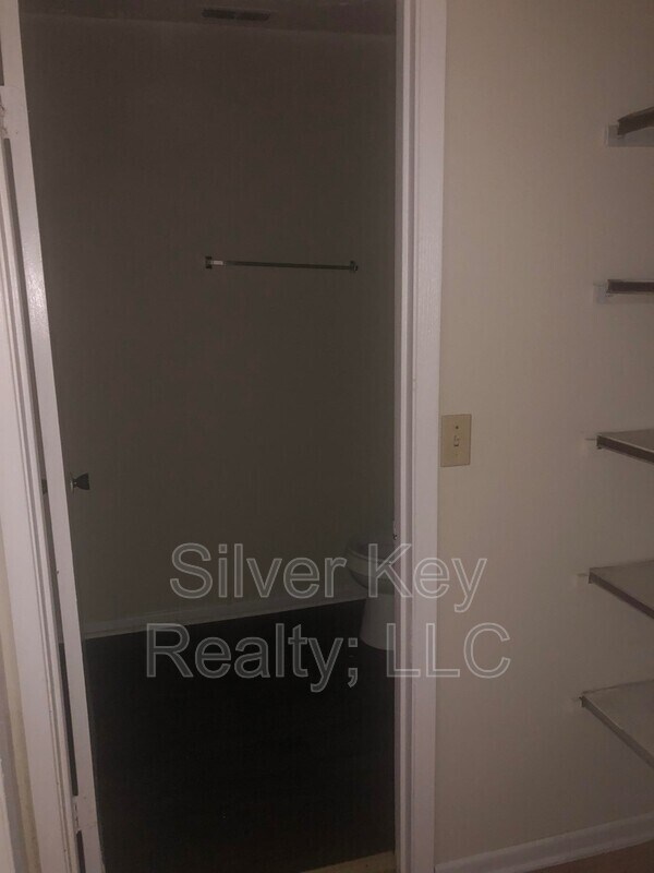 Building Photo - 311 Sunset Dr