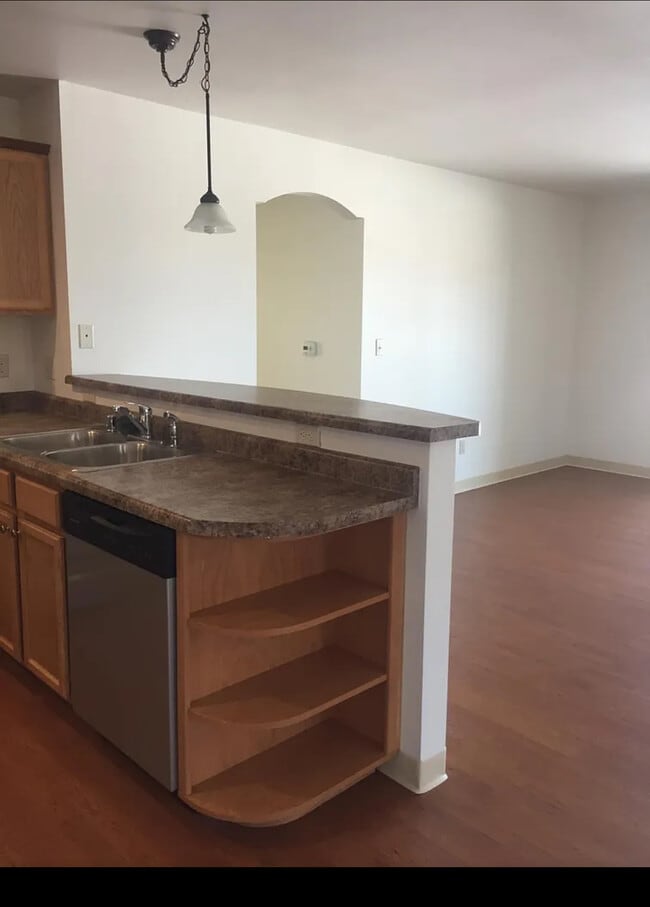 Building Photo - 2720 Hidden Dr