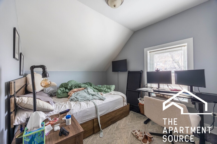 Building Photo - 1433 N Cleaver St