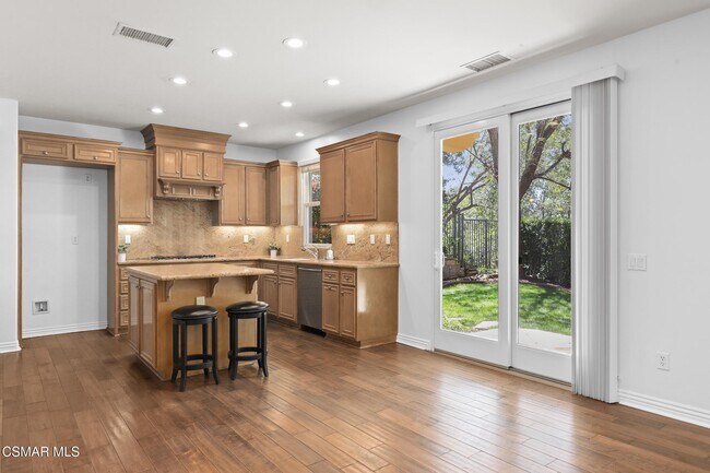 Building Photo - 4659 Cielo Cir