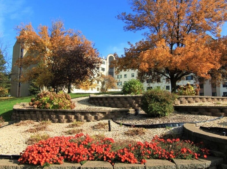 Building Photo - Chardon Court Apartments