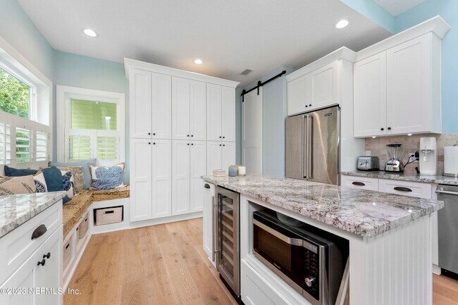 Building Photo - 670 Sherry Dr