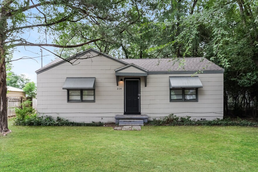 Building Photo - 214 Evergreen St