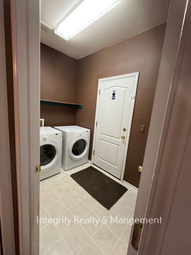 Building Photo - 9262 Melborne Ct