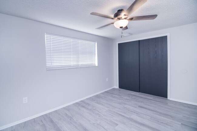 Building Photo - 6443 Lomand Ave