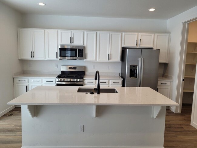 Building Photo - Stunning Newer Home In Caldwell!