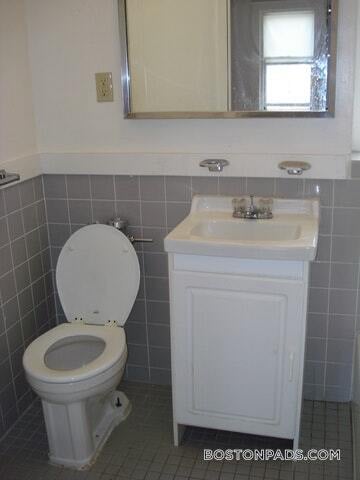 Building Photo - 137 Park Dr