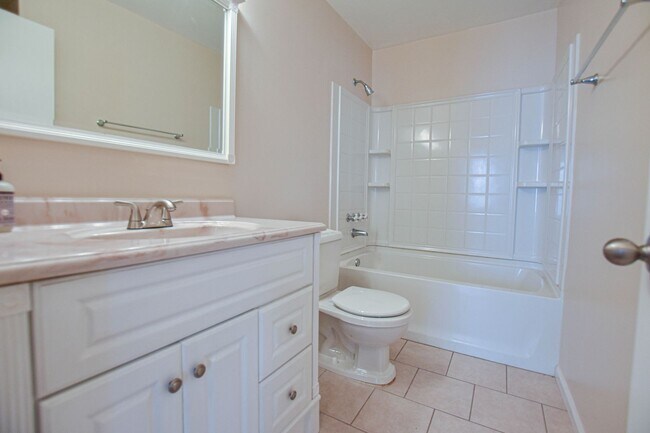 Building Photo - Three Bedroom with Fenced Yard!