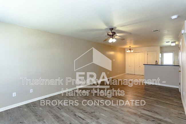 Building Photo - 707 S Amy Ln
