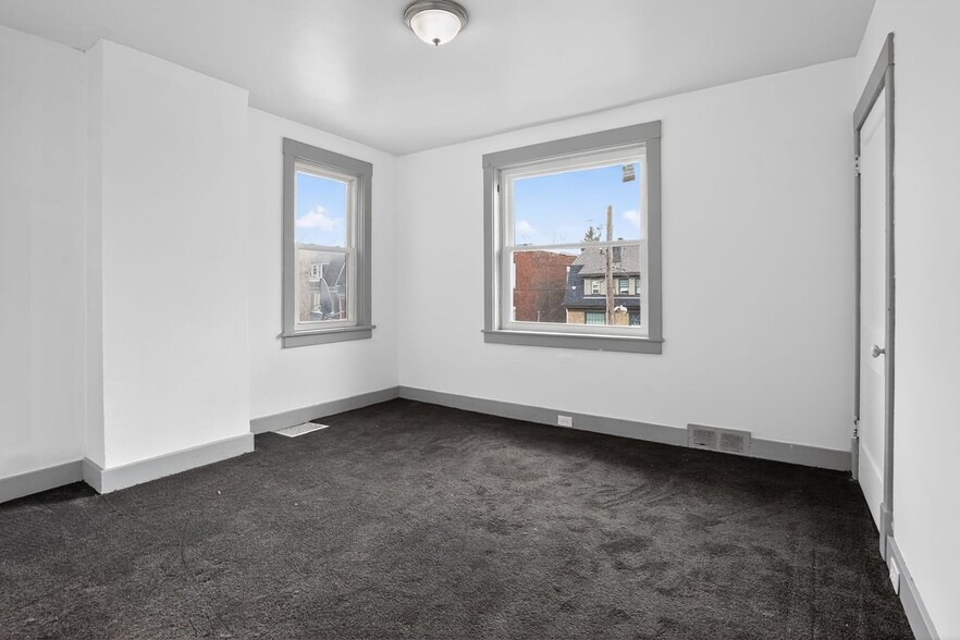 Building Photo - 217 Reifert St