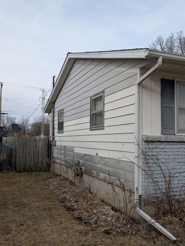 Building Photo - Affordable 2 Bedroom Single Family Home for Rent in Rock Falls Coming Soon!