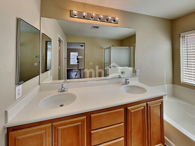 Building Photo - 8318 Brilliant Ruby Ct