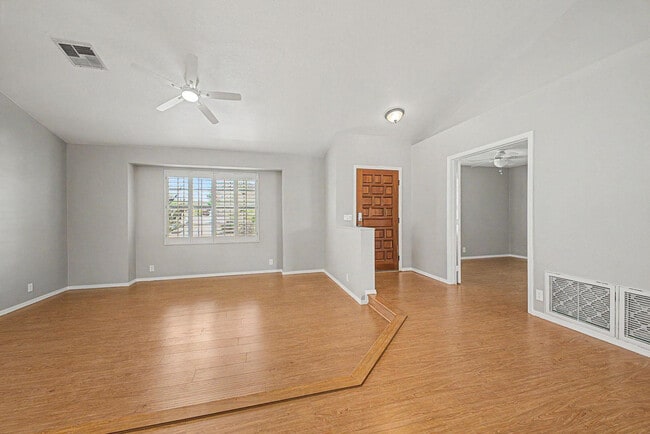 Building Photo - 5719 E St John Rd