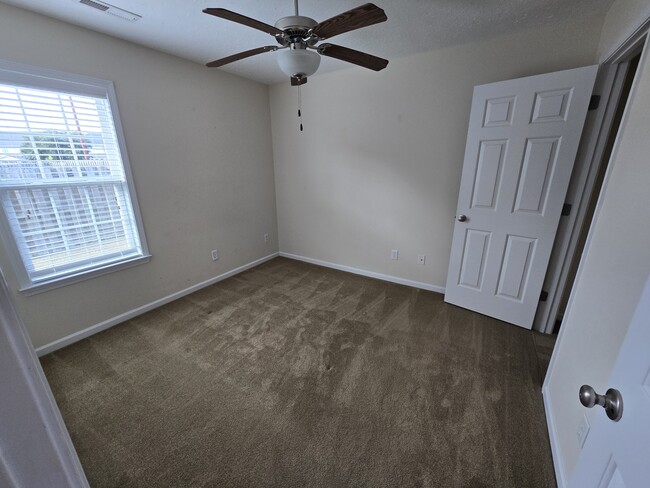 Building Photo - 333 Rose Bud Ln