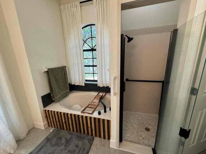 Building Photo - 7230 Oakridge Ave