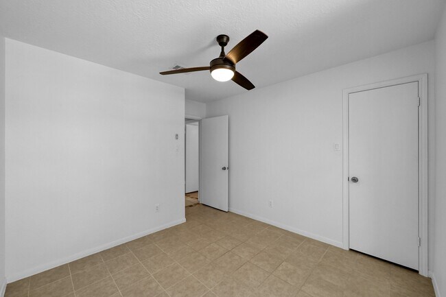 Building Photo - 11923 Silver Canyon Ln