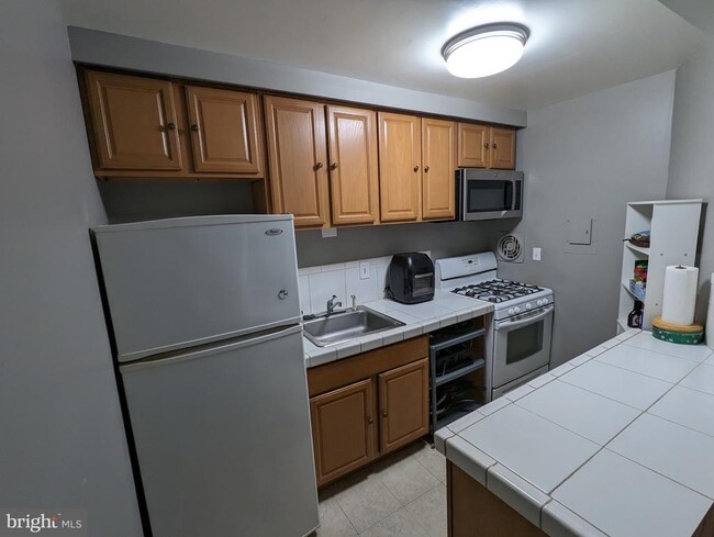 Building Photo - 5546 Karen Elaine Dr