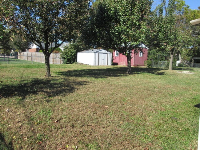 Building Photo - 3914 Longleaf Dr