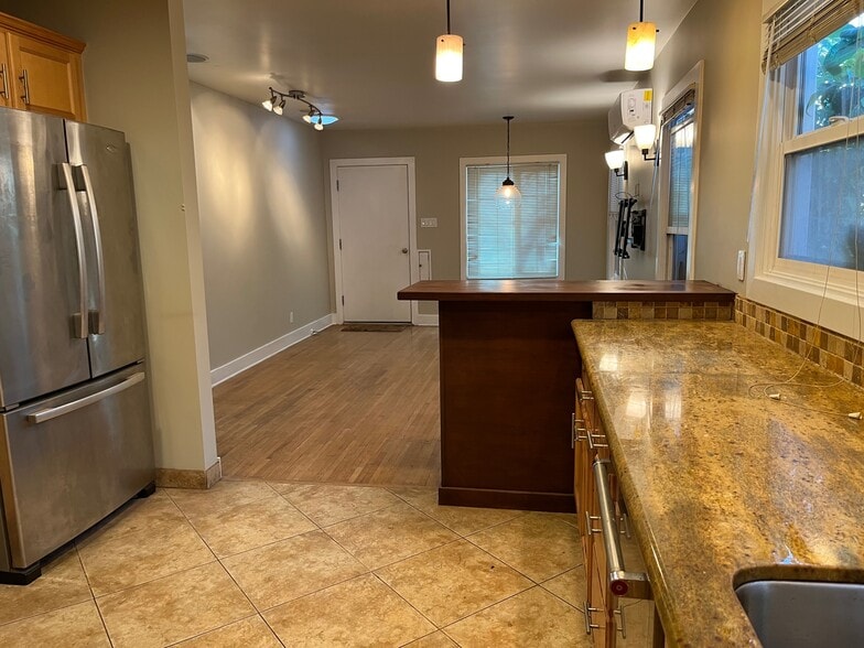 Building Photo - 1684 West Blvd