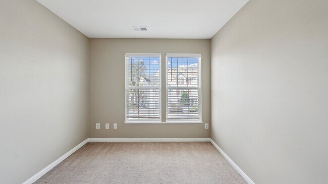 Building Photo - Discover the charm of this beautifully upd...