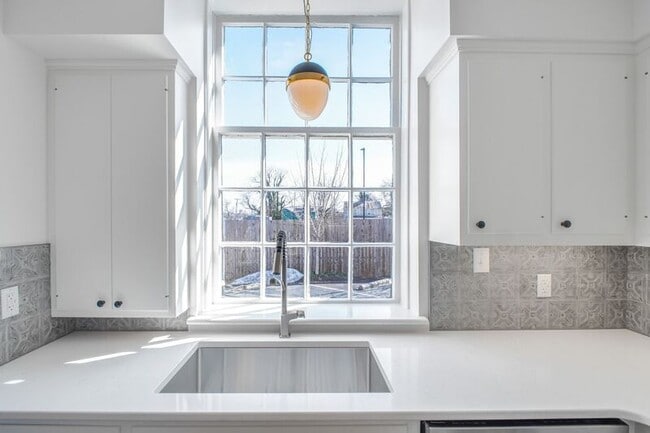 Building Photo - 1216 Sophia St