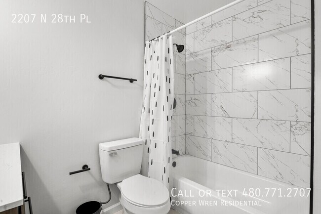 Building Photo - 2207 N 28th Pl