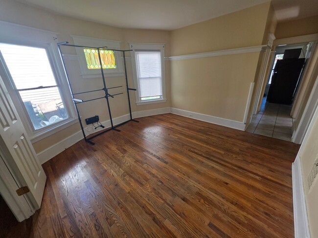 Building Photo - 35 Manitou Ave