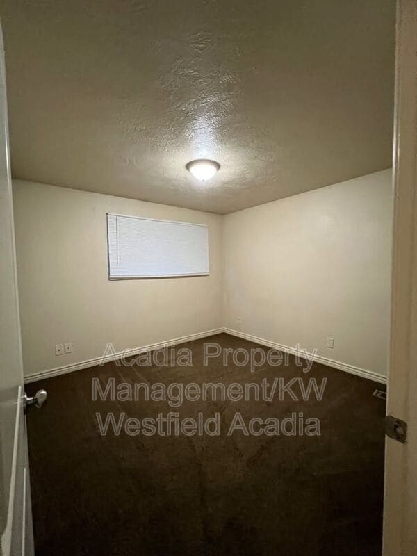 Building Photo - 315 E 600 S St