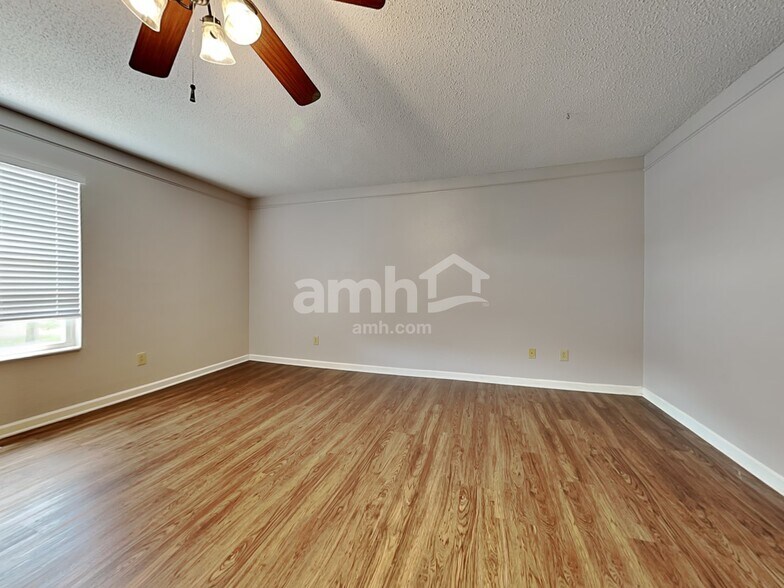 Building Photo - 1178 Oak Leaf Rd