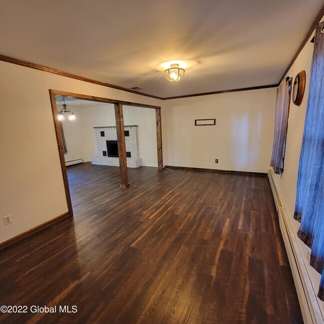 Building Photo - 104 Serif Ln