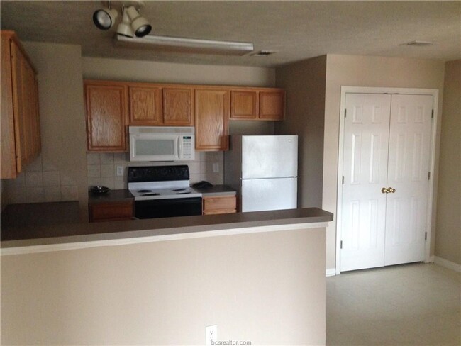 Building Photo - 100 Deacon Dr