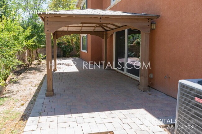 Building Photo - 1496 Dairy Dr