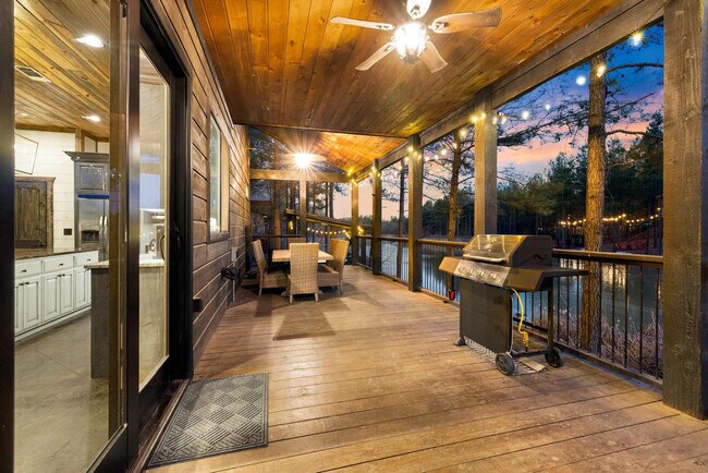 Building Photo - 222 Lost Creek Trl