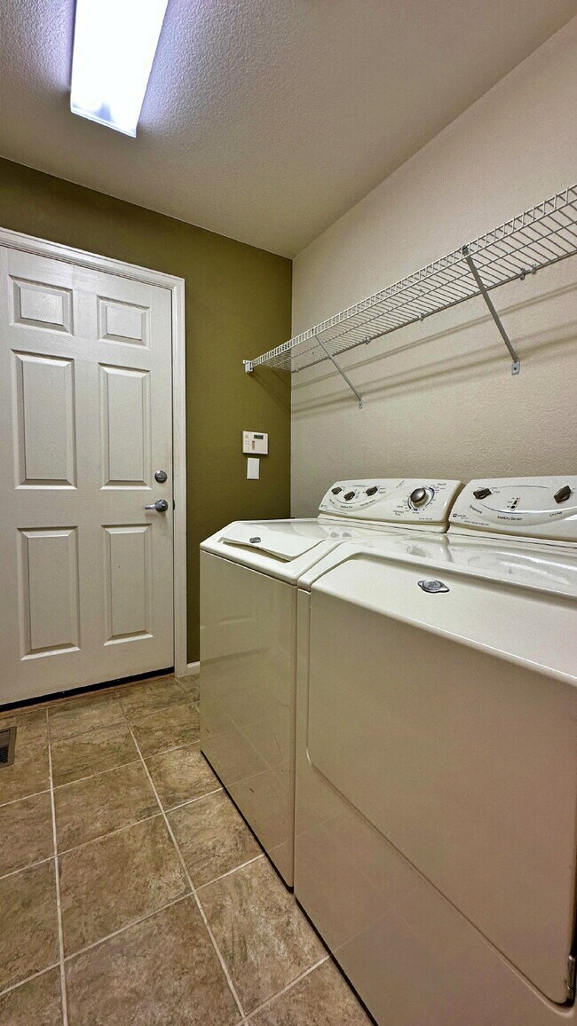 Building Photo - Fantastic 3 Bd 3 Bth + Office in Cherry Creek Schools in Tollgate Crossing!