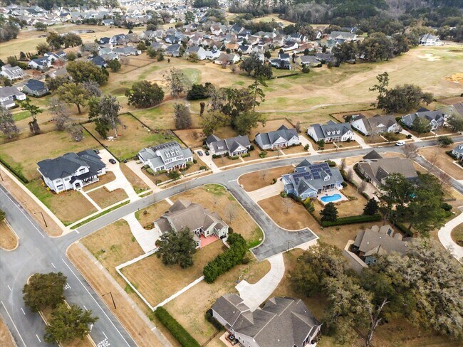 Building Photo - 3078 Dickinson Dr