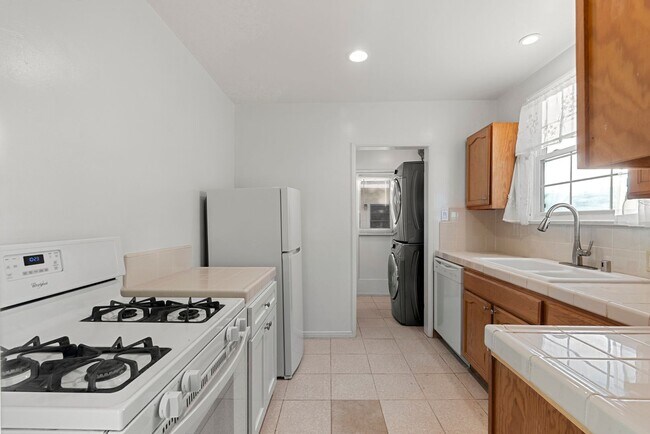 Building Photo - 1209 Orange Grove Ave