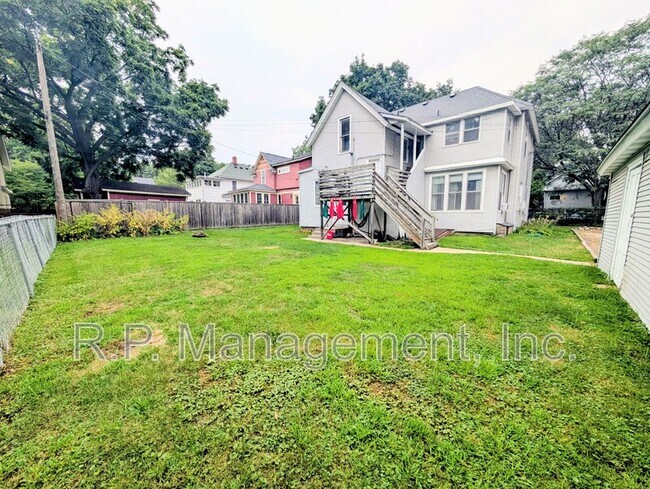 Building Photo - 2048 Carroll Ave