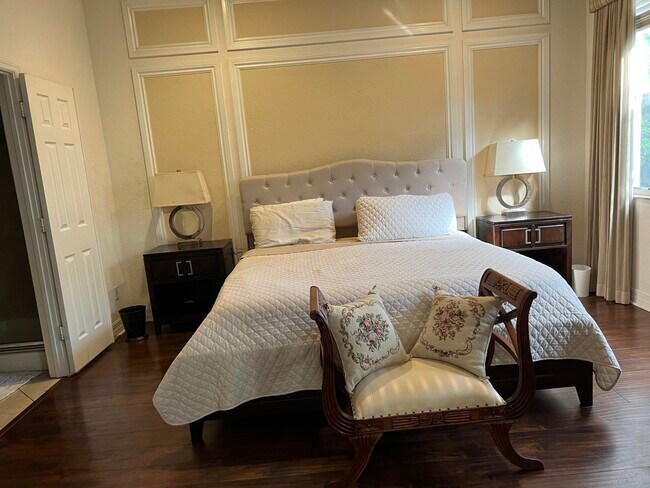 Building Photo - 4991 Bonsai Cir