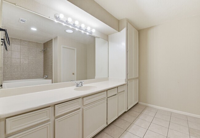 Building Photo - 9052 Zapata Way