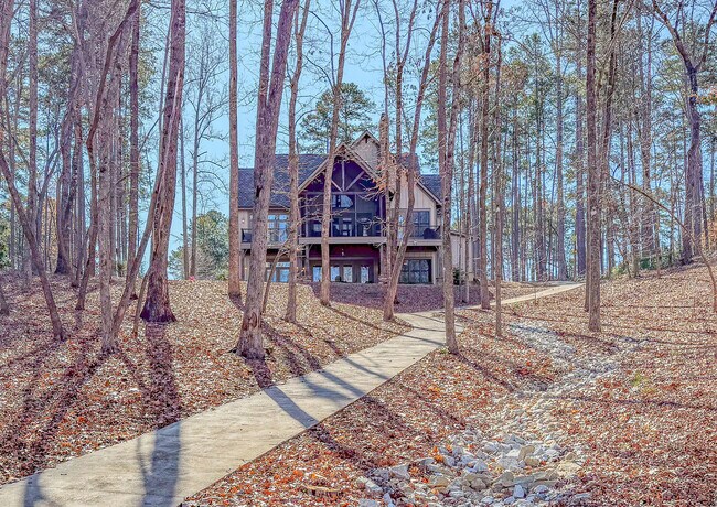 Building Photo - 215 Elderberry Wy