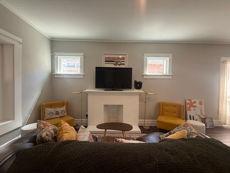 Building Photo - 1065 Colorado Blvd