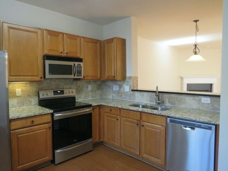 Building Photo - 2240 Landing Ridge Dr