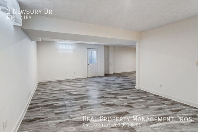 Building Photo - 2 Newbury Dr