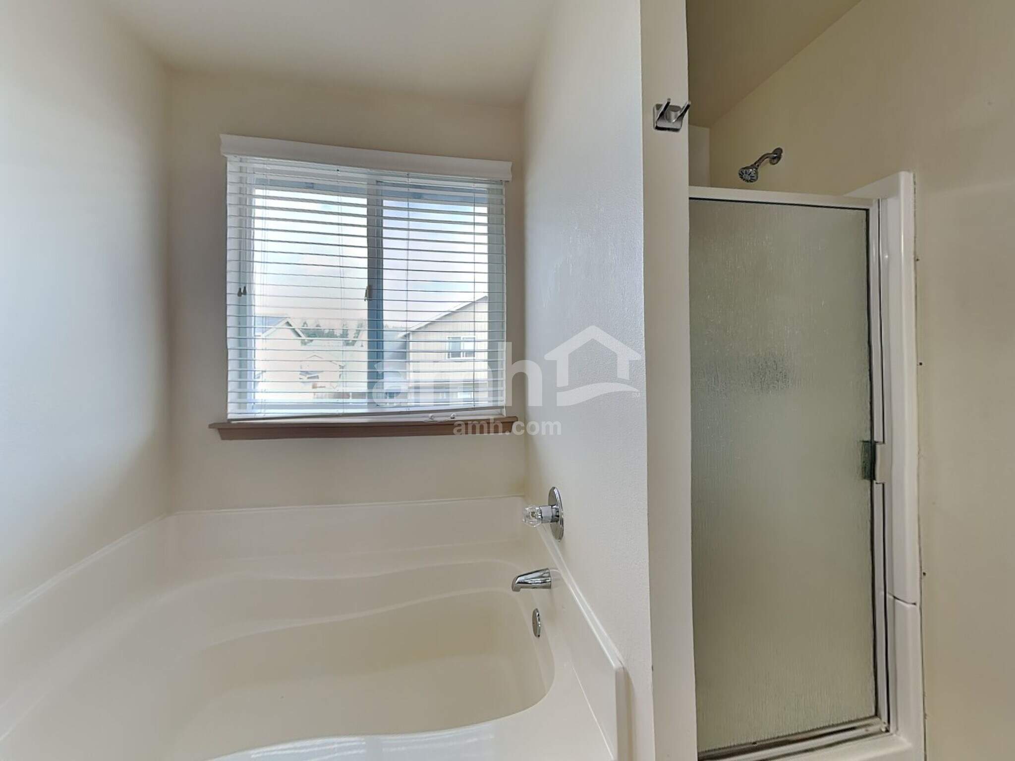 Building Photo - 1107 202nd St E