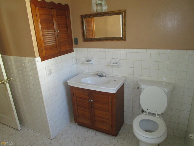 Building Photo - 1088 Radio Dr