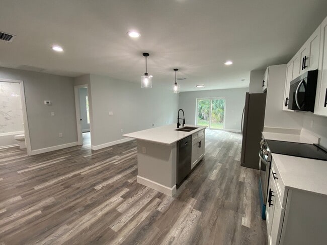 Building Photo - 17207 Waldrun Ave