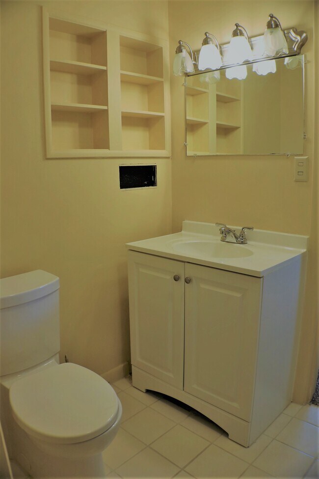 Building Photo - 109 Green Oak Dr