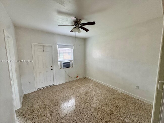 Building Photo - 140 SW 30th Ct